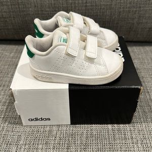 Adidas advantage white shoes